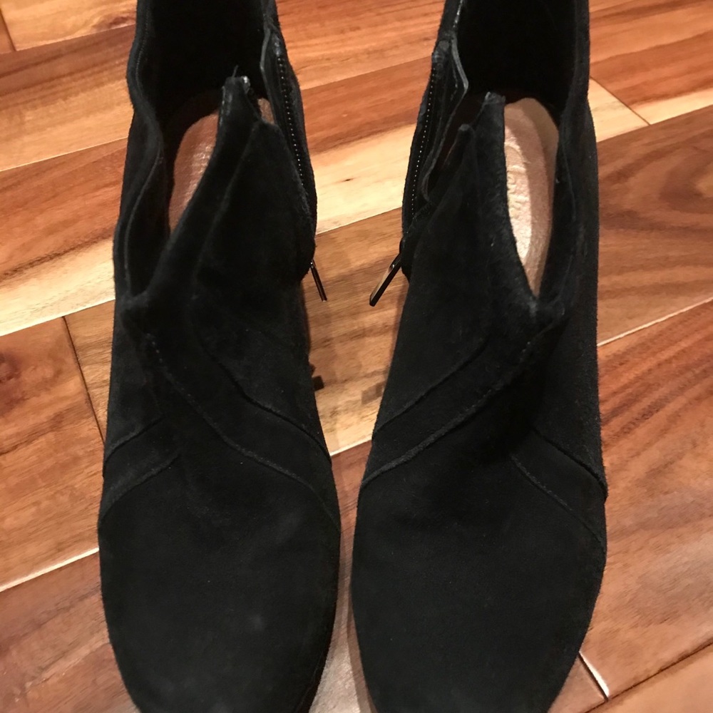 Clarks Artisan Suede Booties 7.5